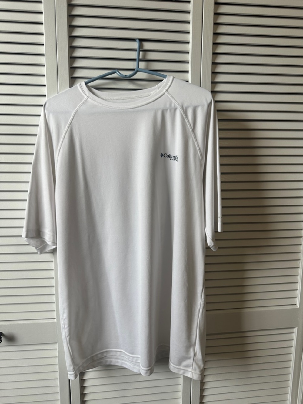 Columbia White Short Sleeve Crew Performance Tee fishing shirt